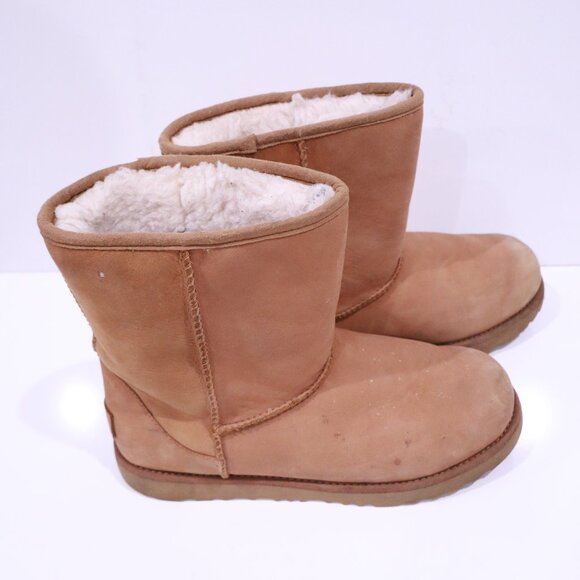 UGGS: Kids Classic Short - Size 5 - Picture 5 of 9